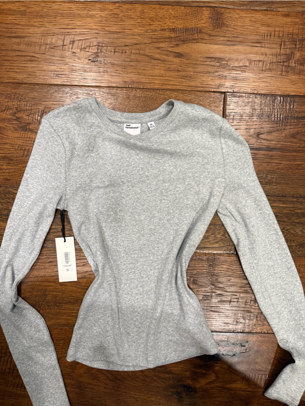 Aritzia TNA gray long sleeve top in XS #tna #basics